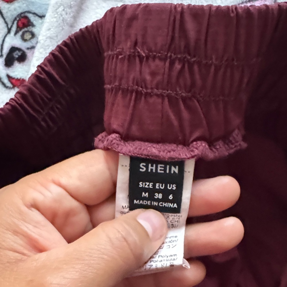 SHEIN Burgundy Athletic Shorts - Picture 4 of 4